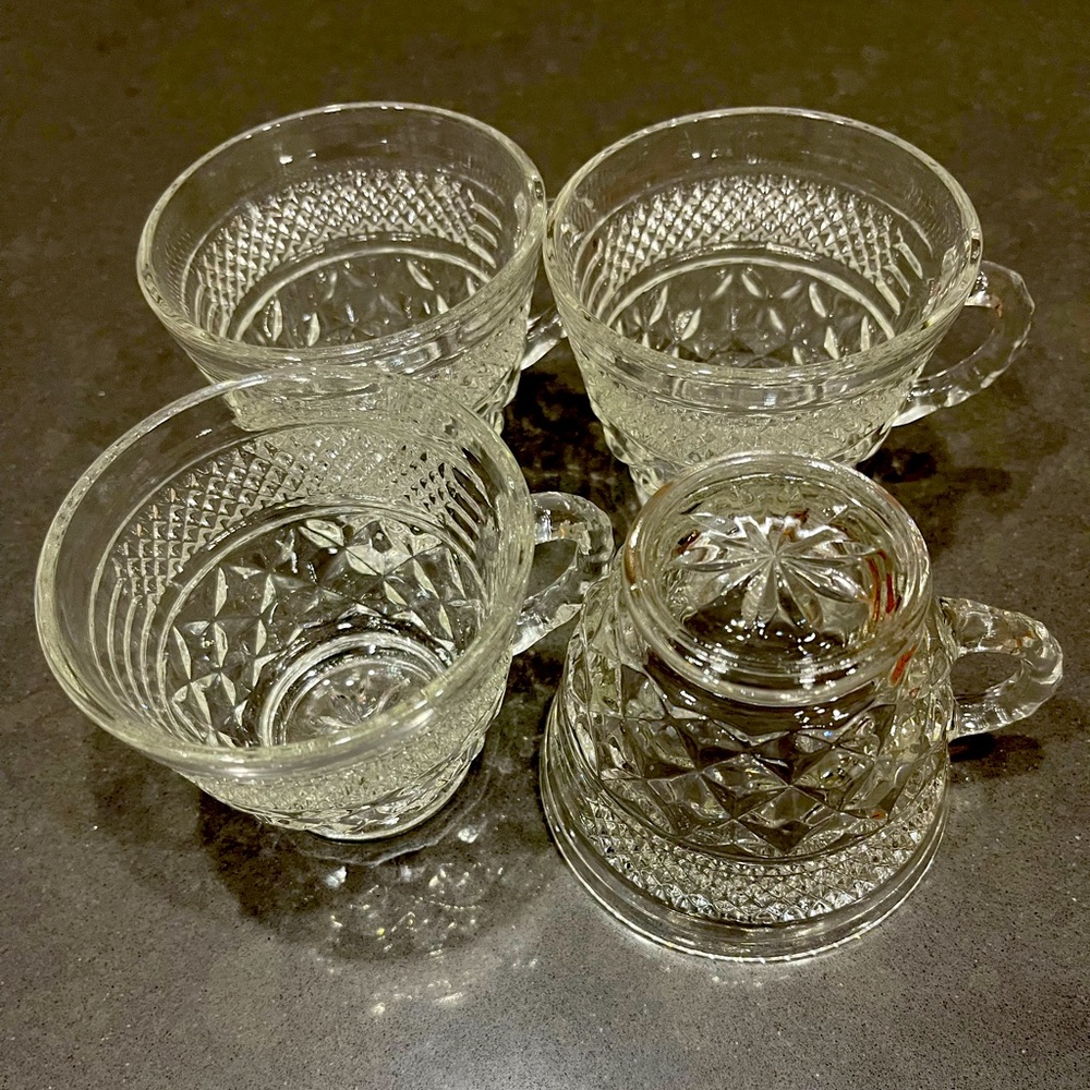 VINTAGE INDIANA GLASS CLEAR DIAMOND POINT SET OF 4 CUPS.